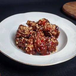 أجنحة الدجاج الحارة الكورية المتبلة
